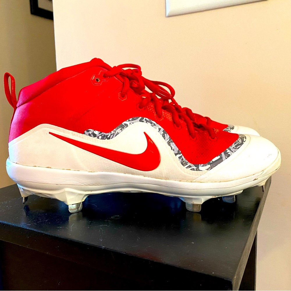 Nike Men’s 9.5 baseball cleats